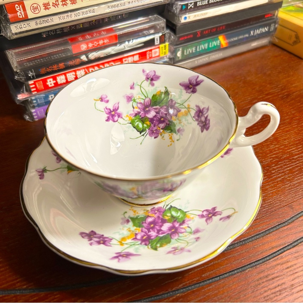 Vintage Heathcote tea cup & saucer with violets